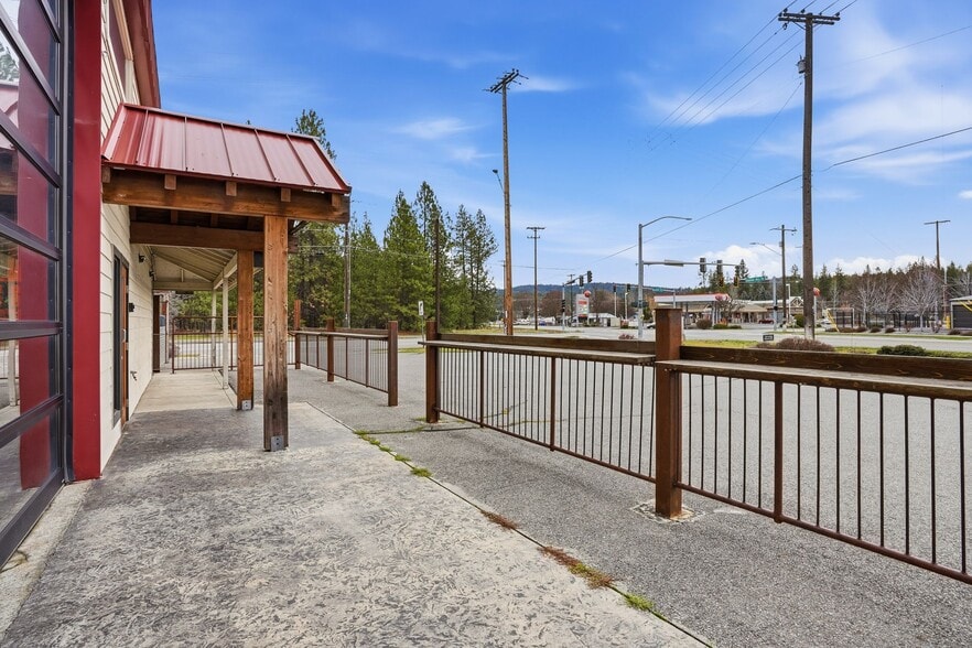 More Photos Of 4110 S Bowdish Rd, Spokane Flex For Sale