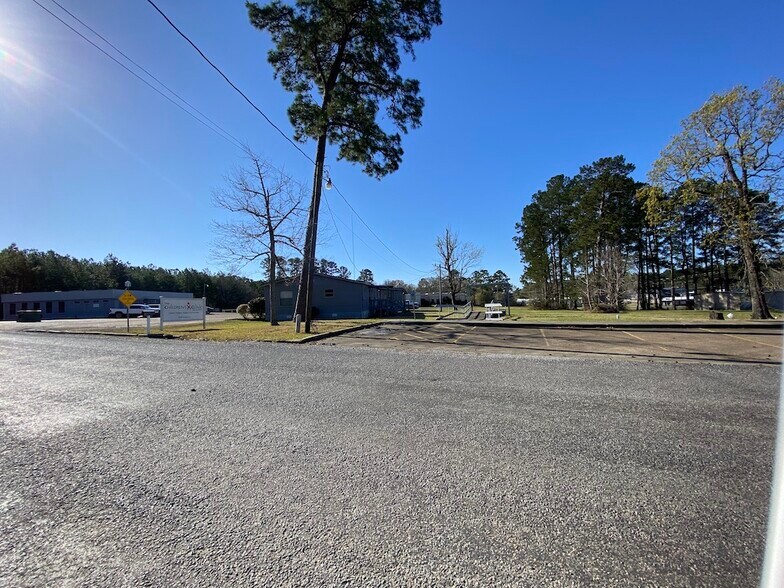 More Photos Of 1008 Dickerson Dr, Jasper Land For Lease