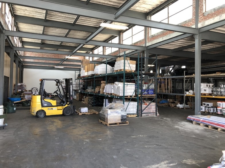 More Photos Of 999 Bedford Rd, North Kansas City Warehouse For Lease