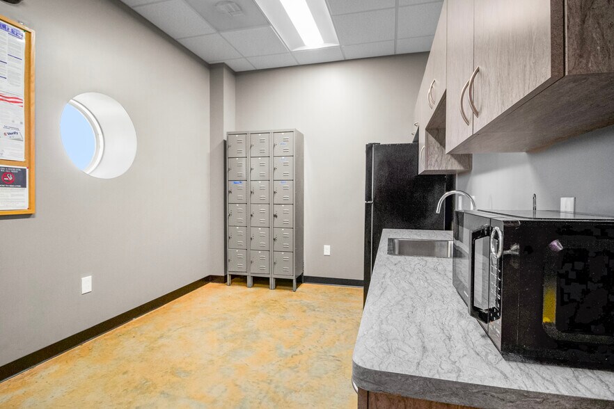 More Photos Of 585 Willow ln, McDonough Sports And Entertainment For Sale