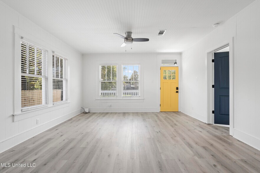 More Photos Of 3406 12th St, Gulfport Specialty For Sale