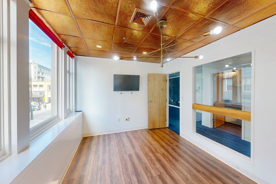 More Photos Of 552-564 Massachusetts Ave, Cambridge Office For Lease