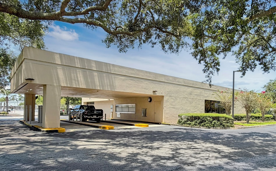 More Photos Of 1550 S Clyde Morris Blvd, Daytona Beach Bank For Sale