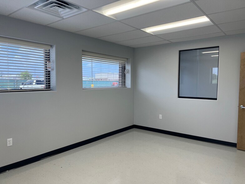 More Photos Of 711 S 14th St, La Porte Warehouse For Lease