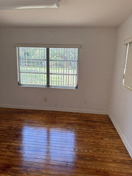 More Photos Of 1812 W 1st St, Sanford Office For Lease