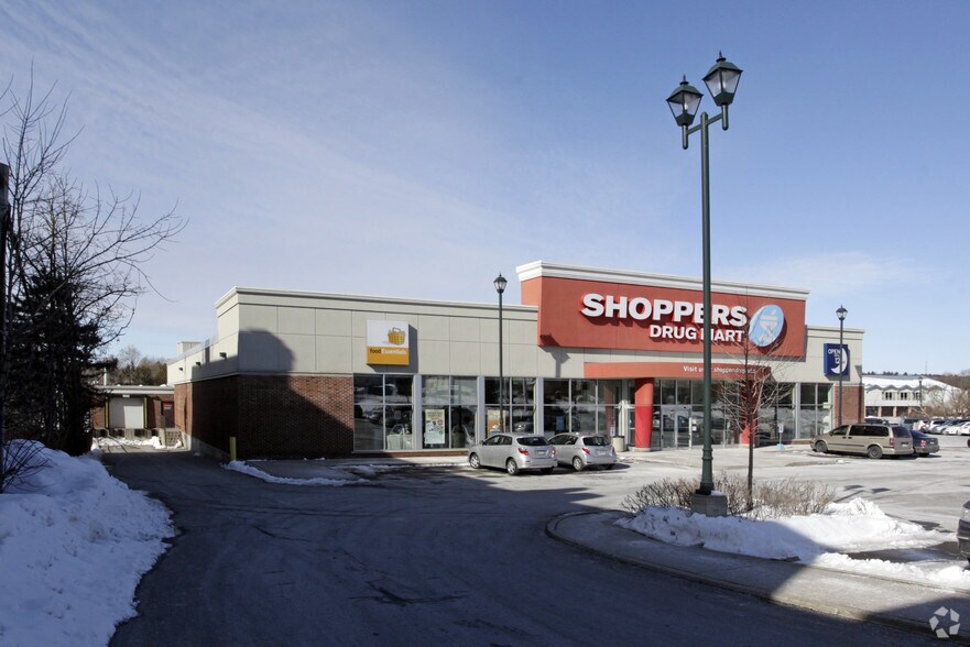 More Photos Of 15408 Yonge St, Aurora General Retail For Lease