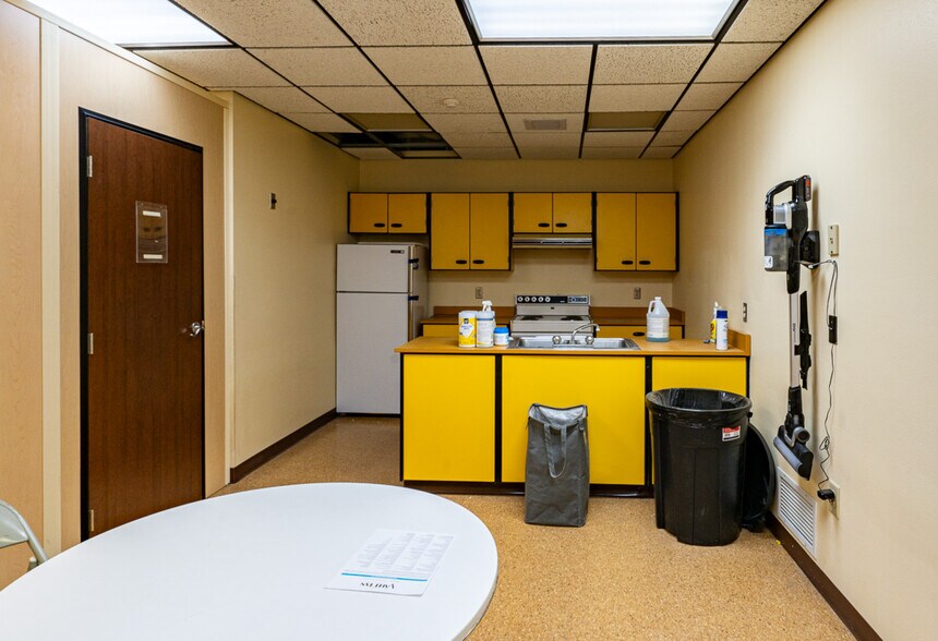 More Photos Of 102 W 5th St, Canton General Retail For Sale