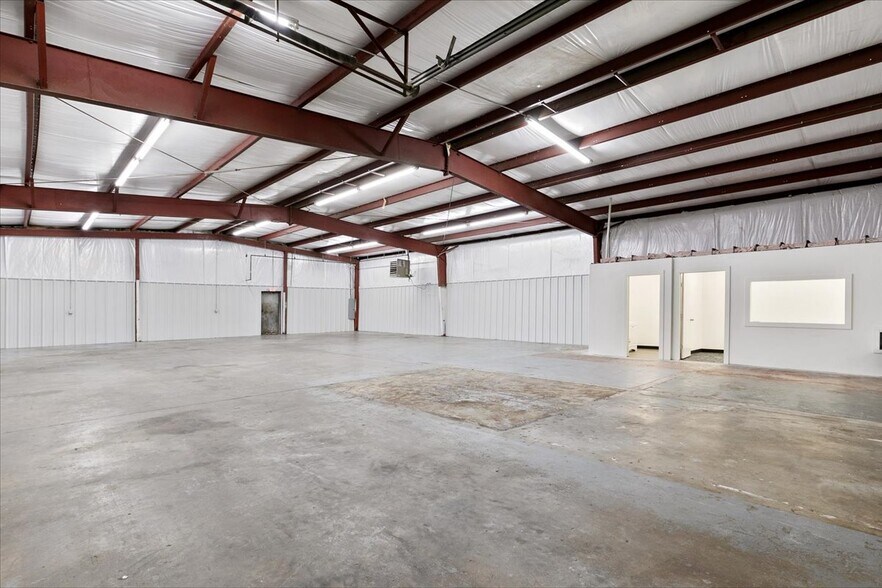 More Photos Of 4102-4112 S High Ave, Oklahoma City Service For Lease