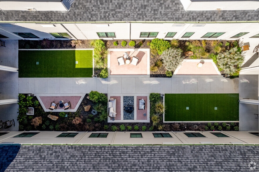 More Photos Of IH-35 @ Loop 306, New Braunfels Unknown For Lease