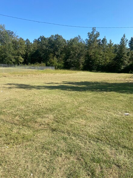 More Photos Of 3206 New Rosedale, Calhoun Self Storage For Sale