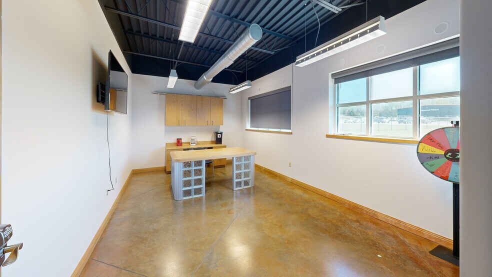 More Photos Of 1695 Electric Ave, Springdale Warehouse For Lease