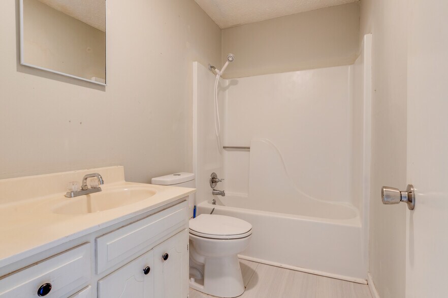 452 Ashe Ave, New Johnsonville, TN 37134 Apartments For Sale