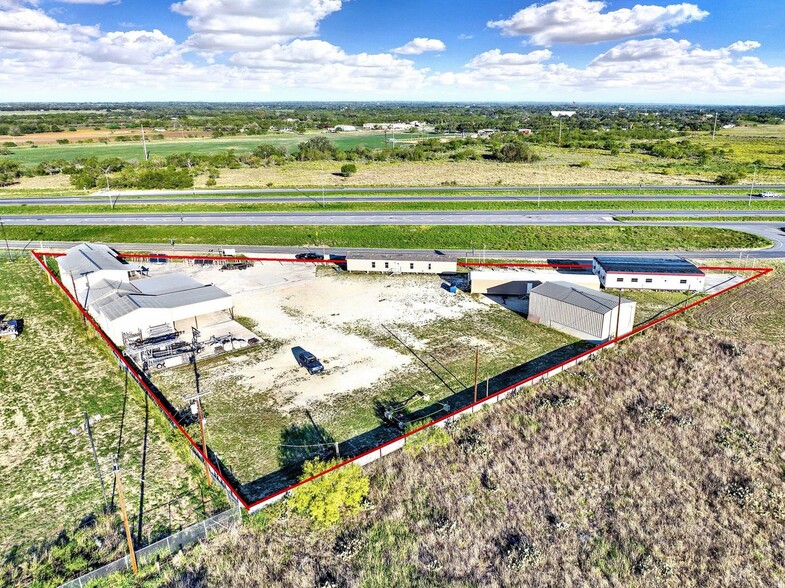 Primary Photo Of 315 Interstate 35 S, Devine Warehouse For Sale