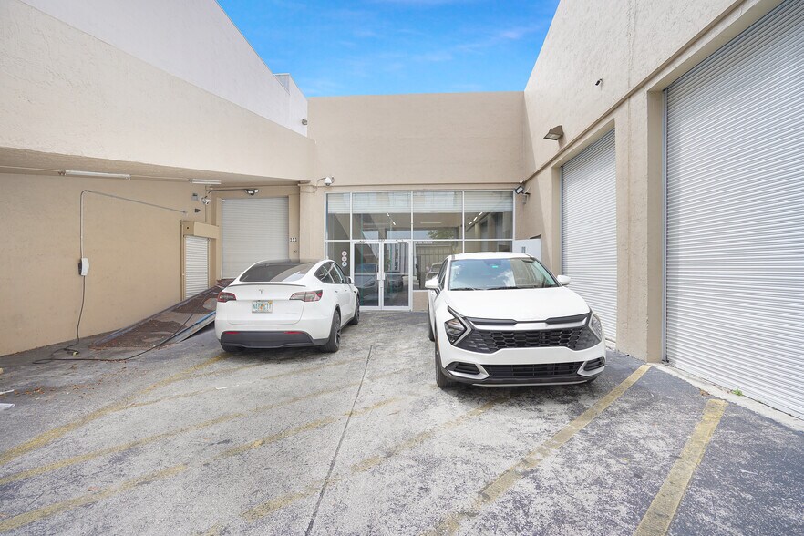 More Photos Of 10200 NW 25th St, Doral Light Distribution For Sale
