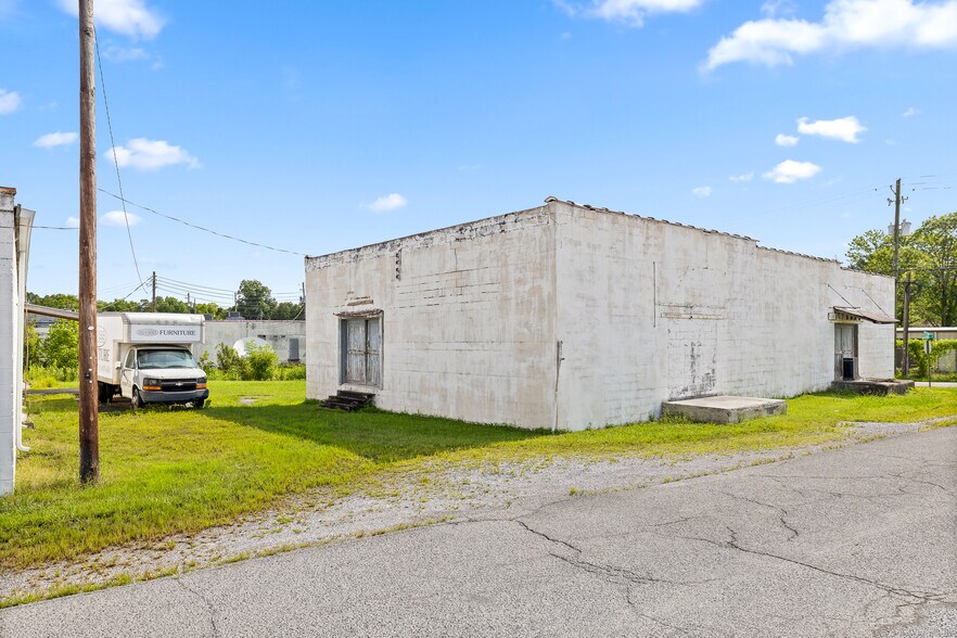 More Photos Of 152 N Main St, Trenton General Retail For Sale