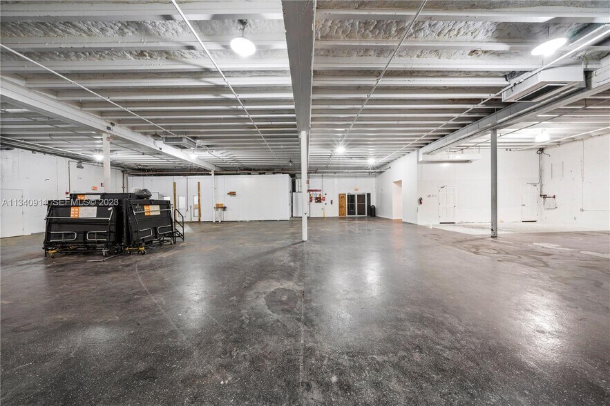 More Photos Of 2585 NW 21st Ter, Miami Warehouse For Lease