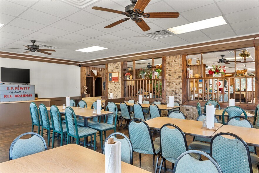 More Photos Of 800 E Main St, Omaha Restaurant For Sale