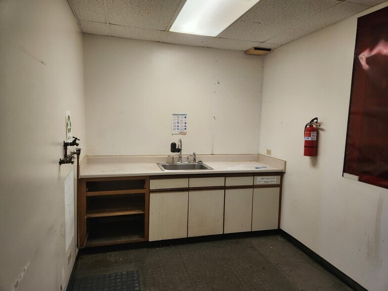 More Photos Of 1920 Colburn St, Honolulu Warehouse For Lease