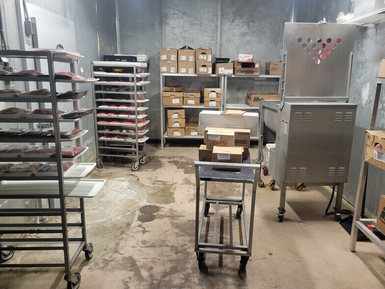 More Photos Of 261 N Main St, Liberty Freestanding For Sale