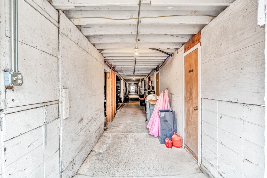 More Photos Of 6729 SE 162nd Ave, Portland Horse Stables For Sale