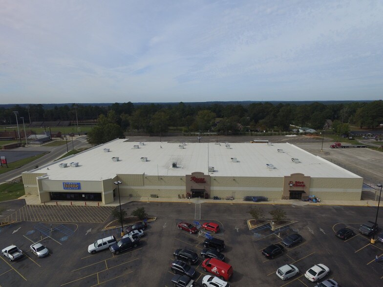 More Photos Of 2041 Douglas Ave, Brewton Supermarket For Lease