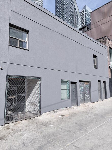 More Photos Of 531 Yonge St, Toronto Storefront Retail Residential For Lease