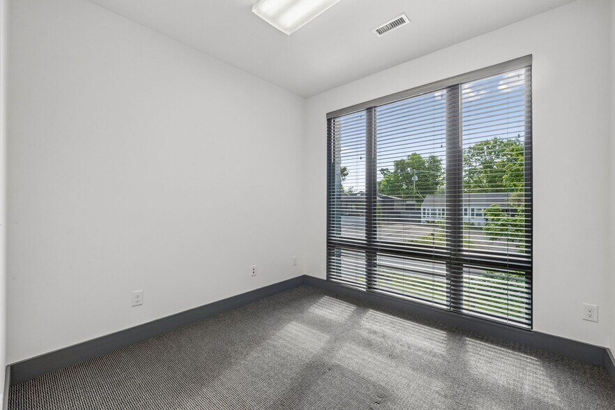More Photos Of 2831 Azalea Pl, Nashville Office Residential For Lease