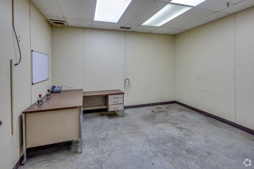 More Photos Of 1070 E Main St, Lake City Industrial For Lease