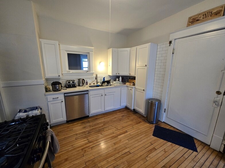 More Photos Of 2205 Pleasant Ave S, Minneapolis Apartments For Sale