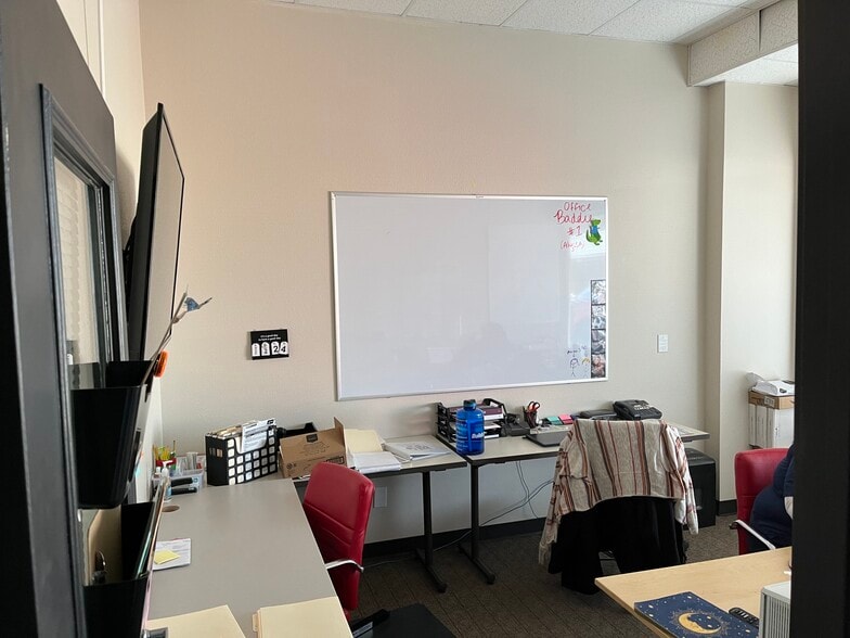 More Photos Of 418 N Kellogg St, Kennewick General Retail For Lease