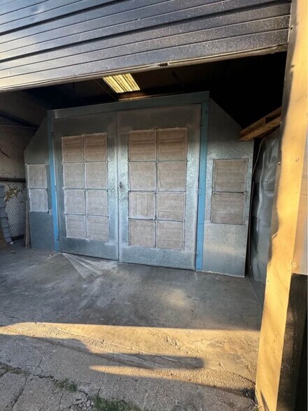 More Photos Of 1300 Garfield St, Midland Industrial For Lease