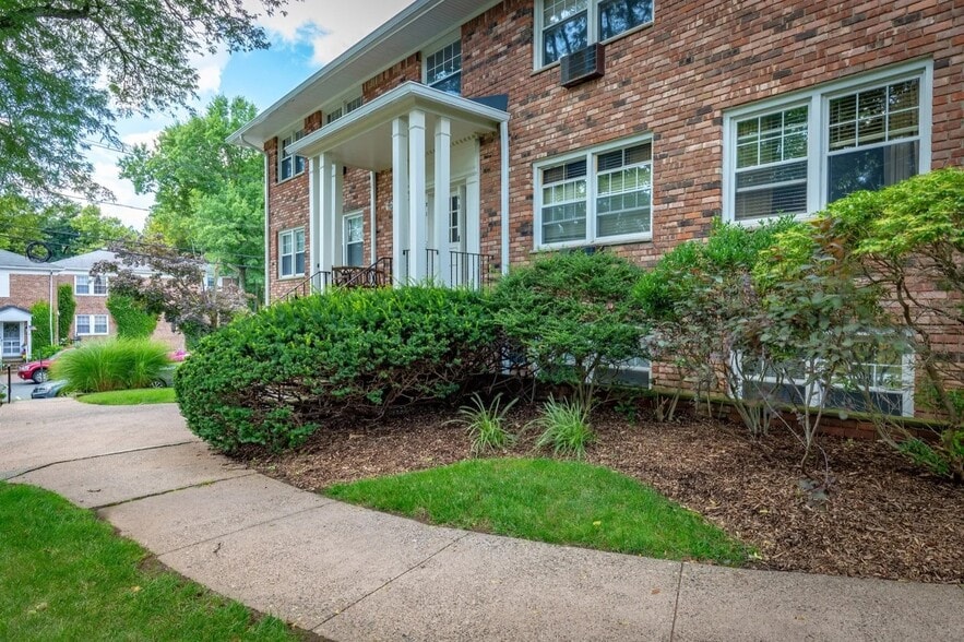 More Photos Of 14 Walden Pl, Montclair Apartments For Sale