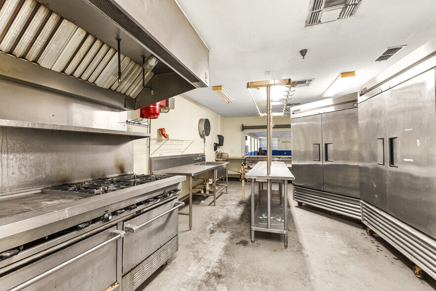 More Photos Of 102 Floyd St, Naples Specialty For Sale