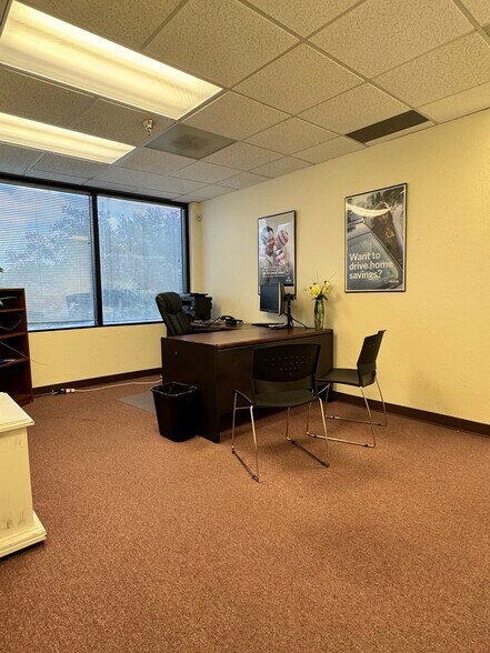 More Photos Of 407 N Cedar Ridge Dr, Duncanville Office Residential For Lease