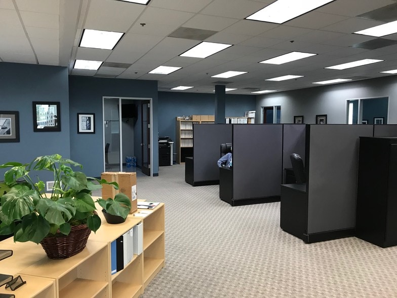 More Photos Of 209 Avenida Fabricante, San Clemente Office For Lease
