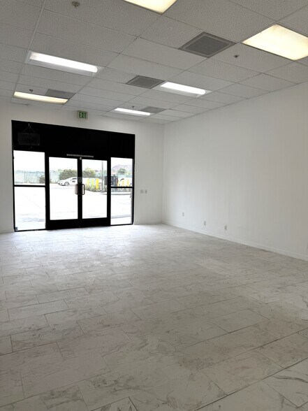 More Photos Of 10118 San Fernando Rd, Pacoima Unknown For Lease
