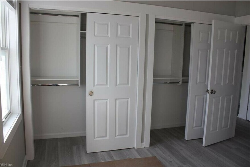 More Photos Of 9650 Shore Dr, Norfolk Veterinarian Kennel For Sale