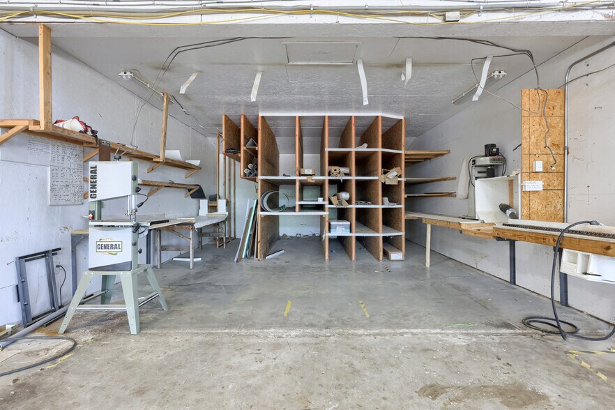 More Photos Of 197 Pencroft Dr N, Holtwood Industrial For Sale