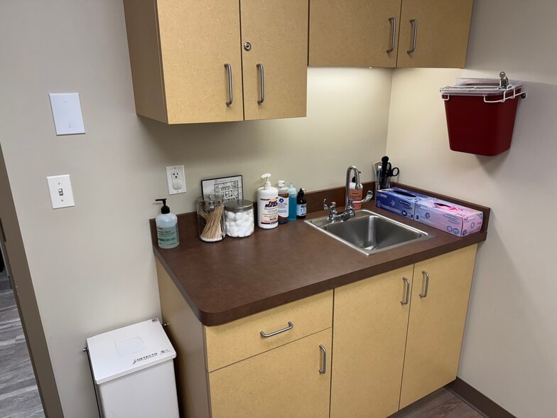 More Photos Of 727 Welsh Rd, Huntingdon Valley Medical For Sale