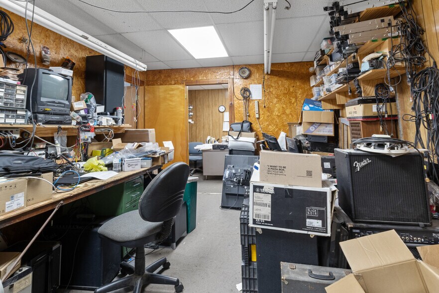 More Photos Of 1202 N Jefferson Ave, Mount Pleasant Specialty For Sale