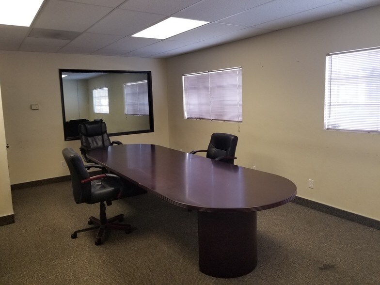 More Photos Of 930 Truxtun Ave, Bakersfield Office For Lease