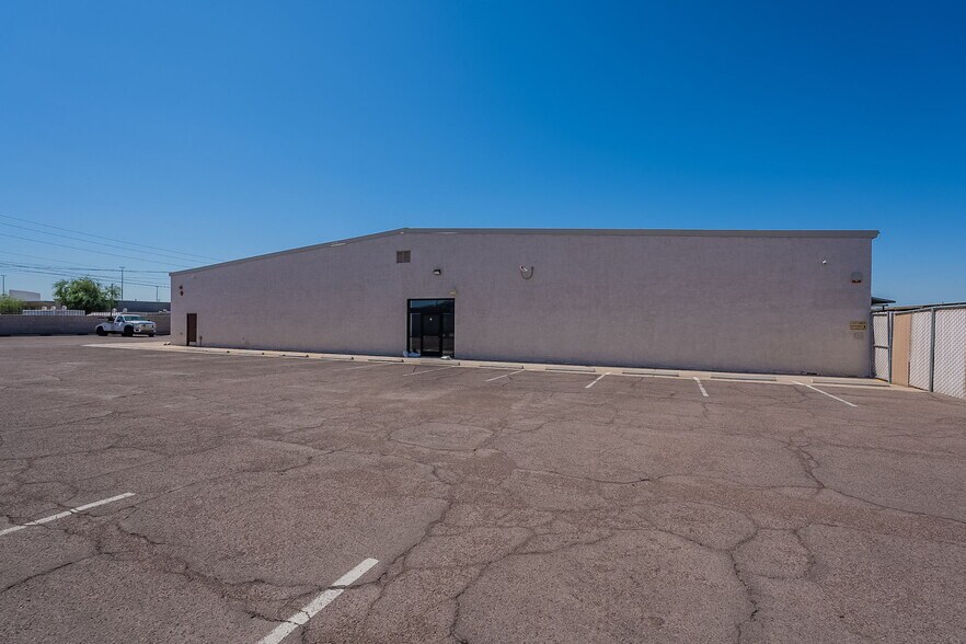 More Photos Of 4205 W Glenrosa Ave, Phoenix Warehouse For Lease