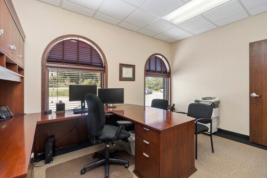 More Photos Of 33 Hiram St, Lake Orion Medical For Lease