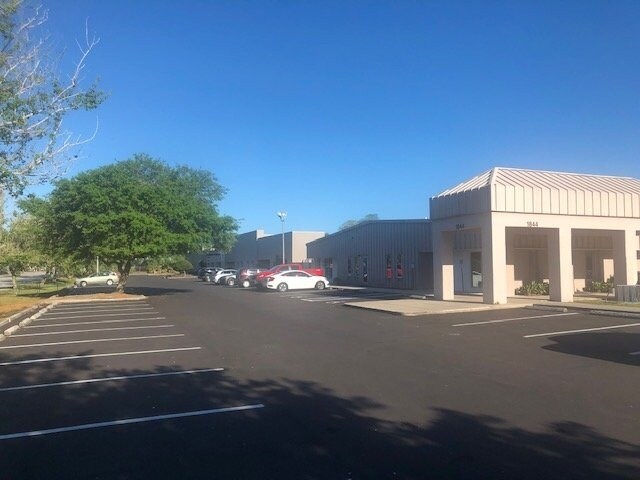 More Photos Of 1864-1876 17th St, Sarasota Office For Lease