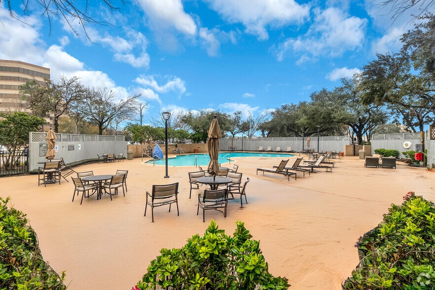 More Photos Of 15700 John F Kennedy Blvd, Houston Hotel For Sale