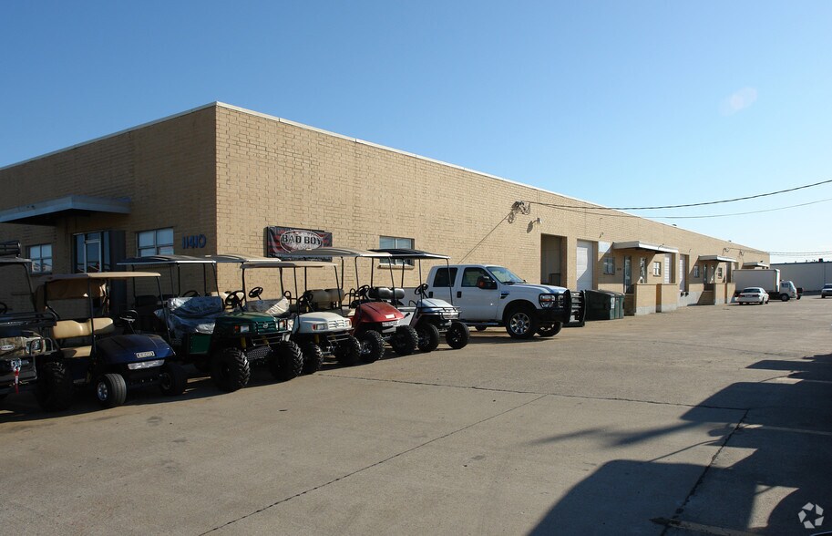 More Photos Of 10705-10731 Turbeville Rd, Dallas Distribution For Lease