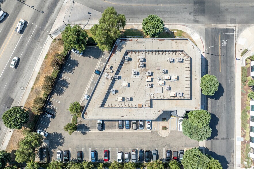 More Photos Of 2000 Market St, Riverside Office For Lease