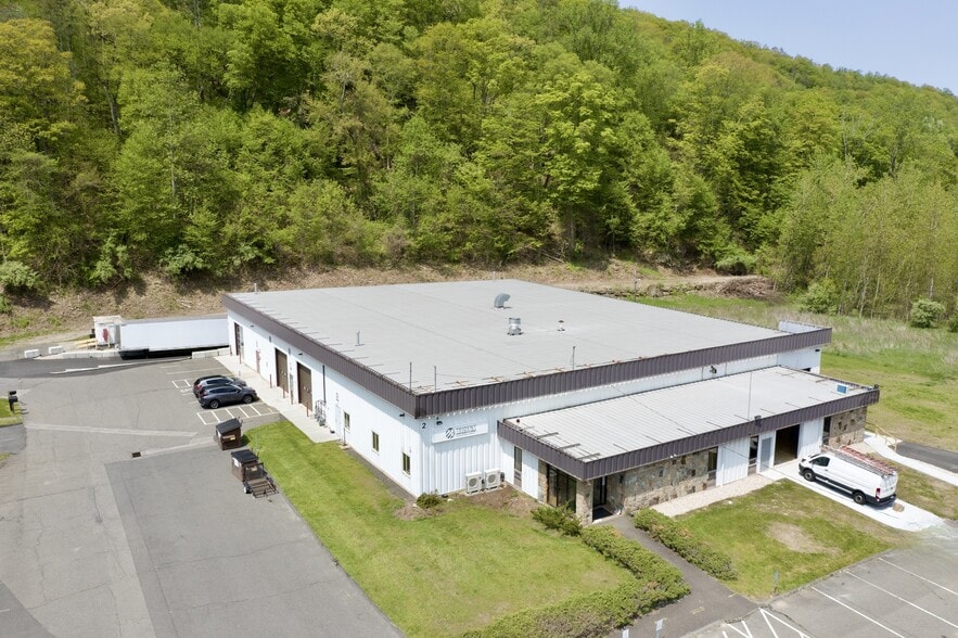 More Photos Of 1114 Federal Rd, Brookfield Light Manufacturing For Lease