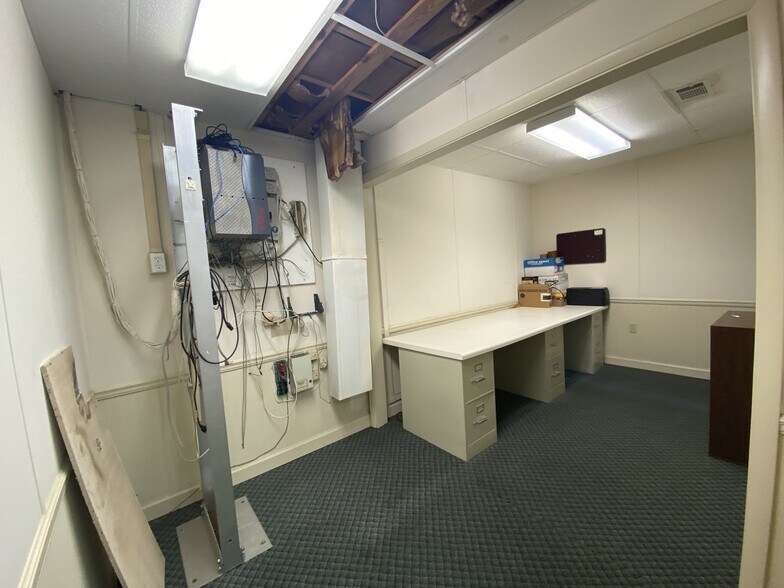 More Photos Of 410 Washington St, Cantonment Manufacturing For Lease