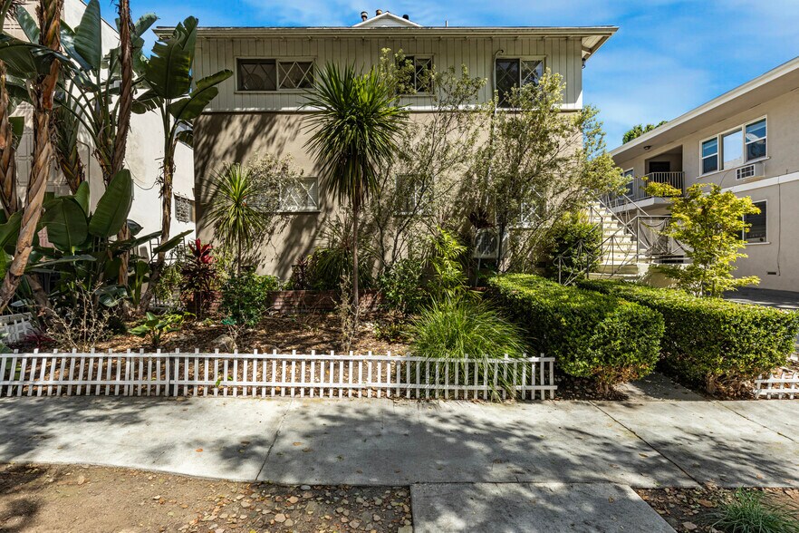 More Photos Of 7627 Hampton Ave, Los Angeles Apartments For Sale